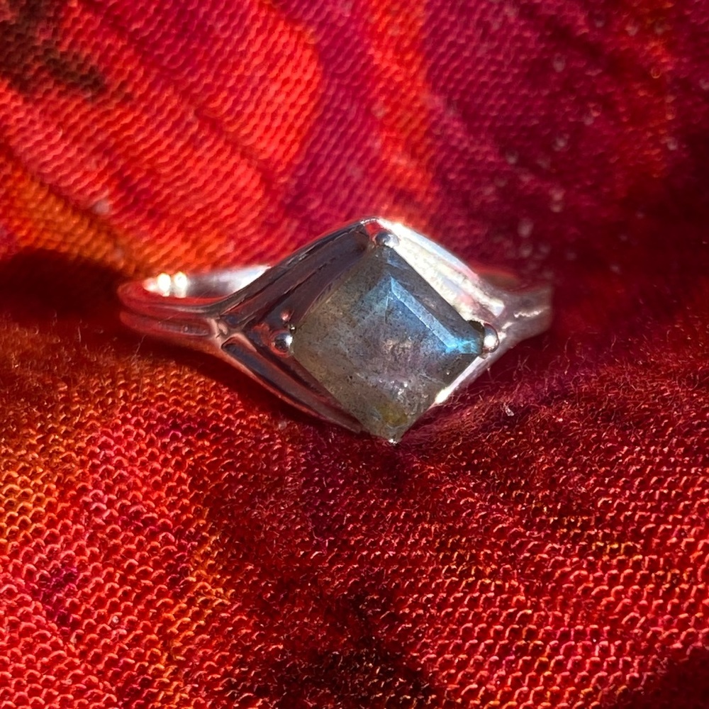 Vintage 925 Sterling Silver Ring with Dragon Eye Labradorite Size 6